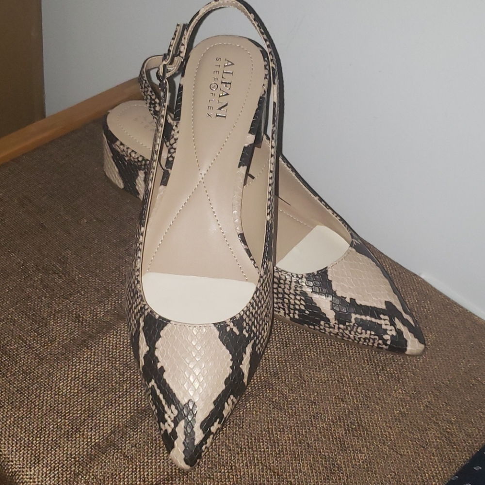 Block flat-heel